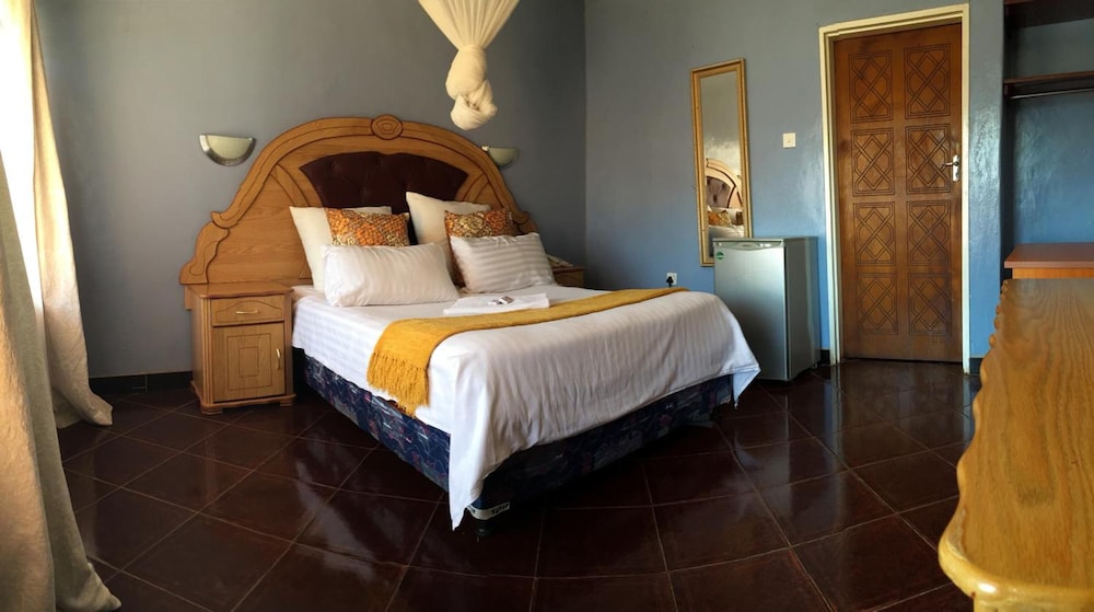 Woodlands Lodge & Tours 15/50