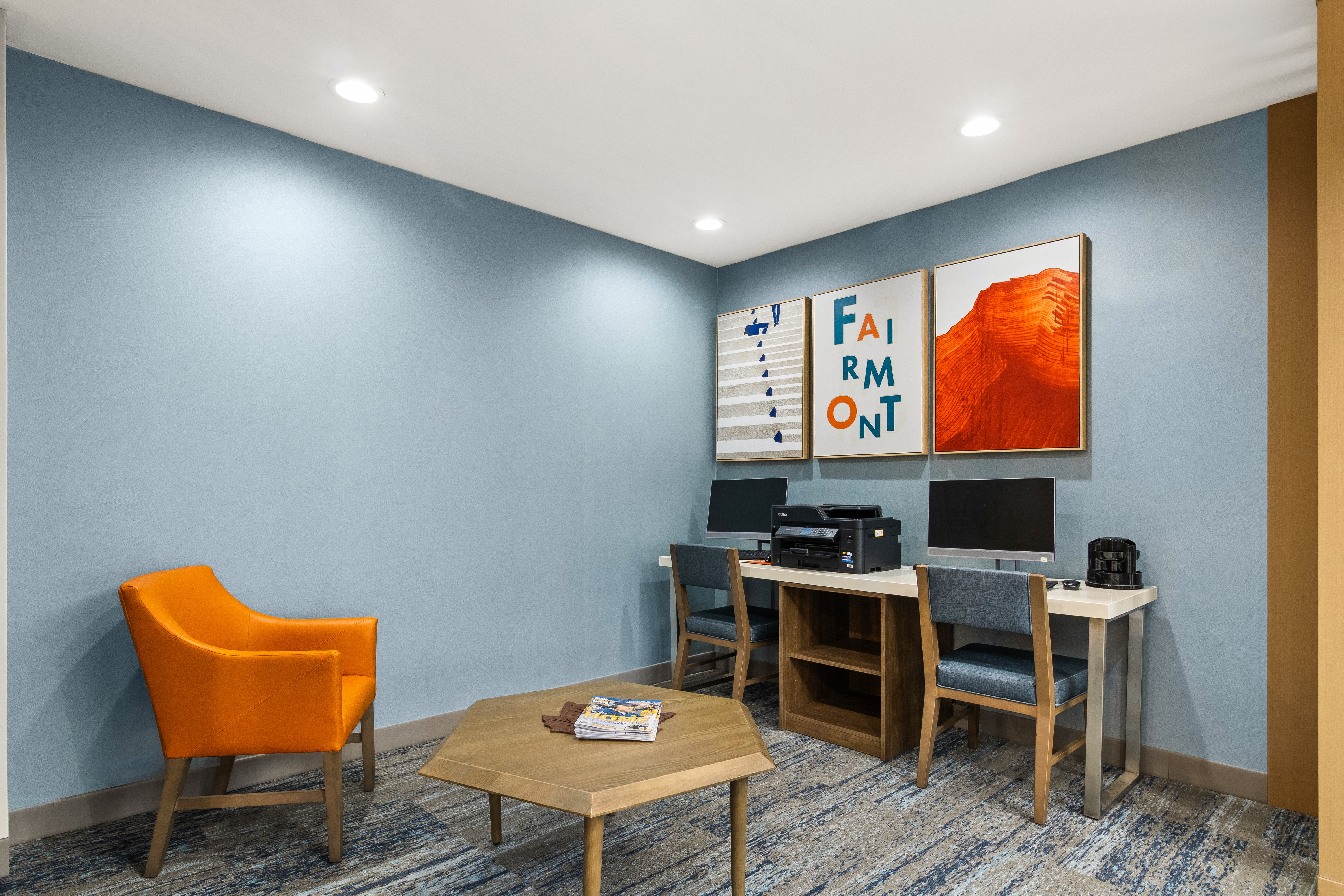Holiday Inn Express Hotel And Suites Fairmont 59/64