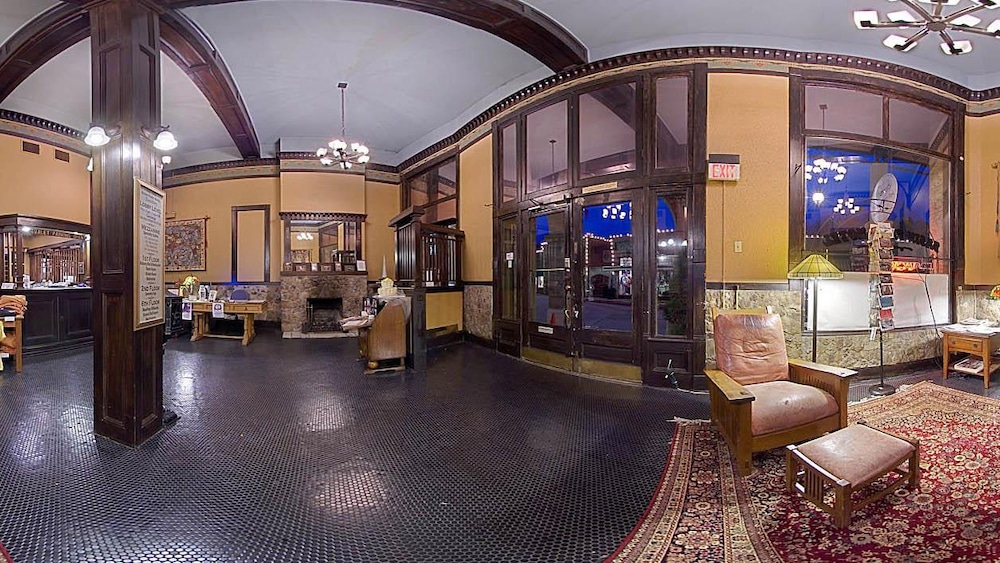 Basin Park Hotel 6/69