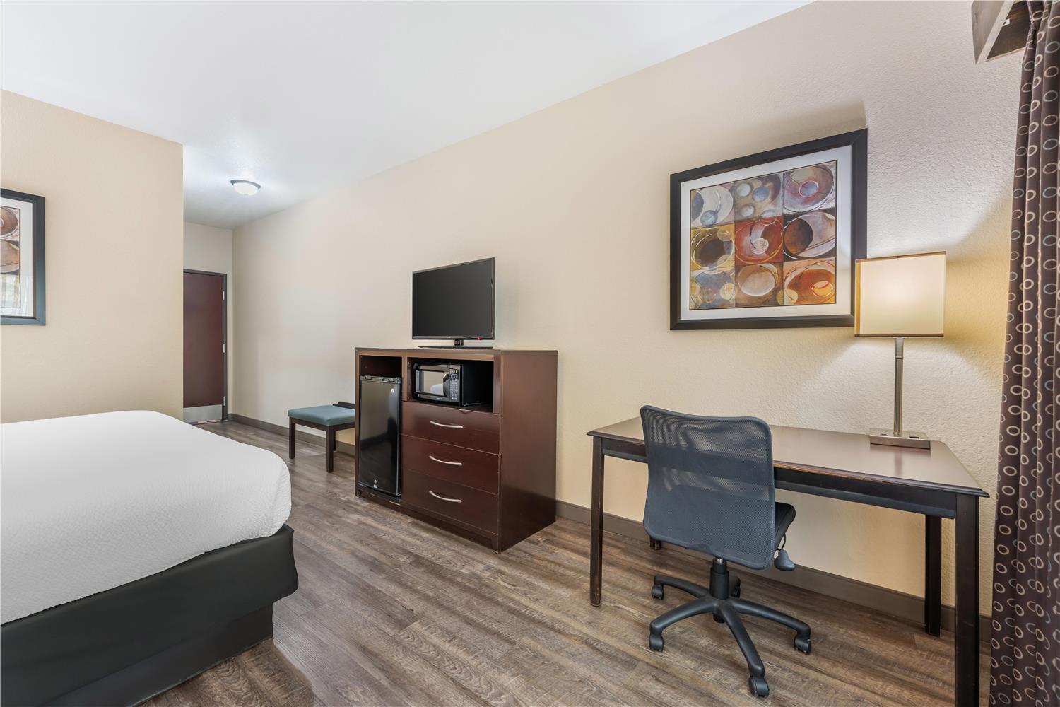 Best Western Plus Eastgate Inn & Suites 24/32