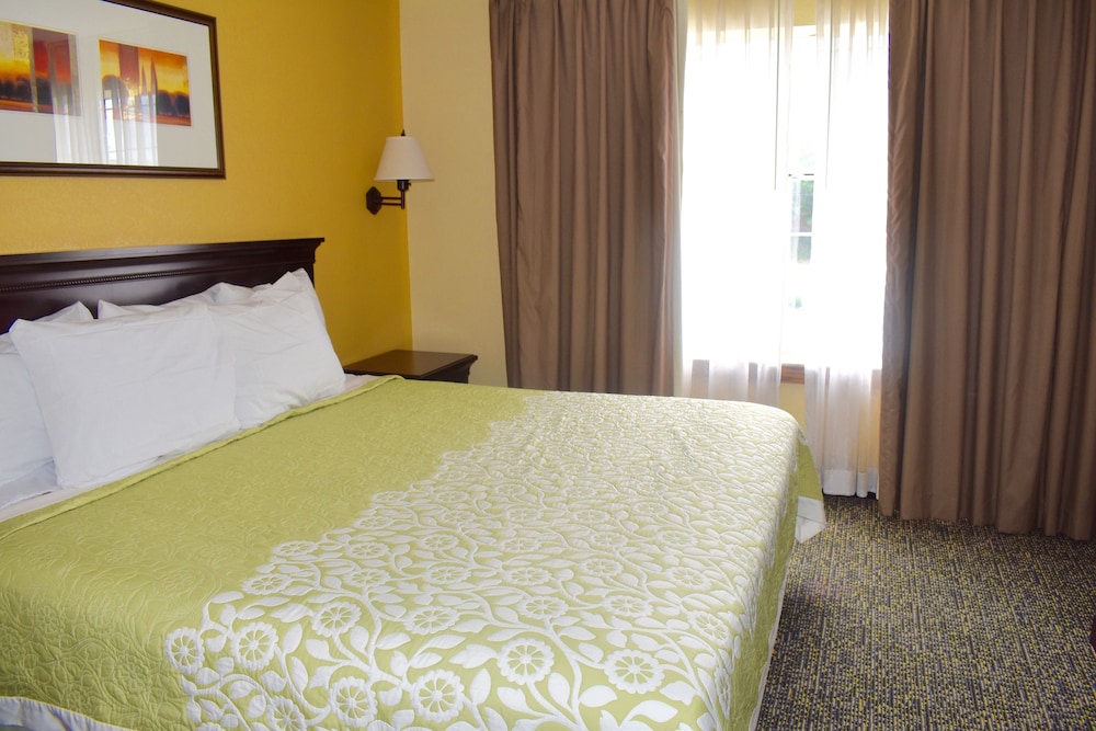 Days Inn & Suites By Wyndham Tucker/Northlake 6/24