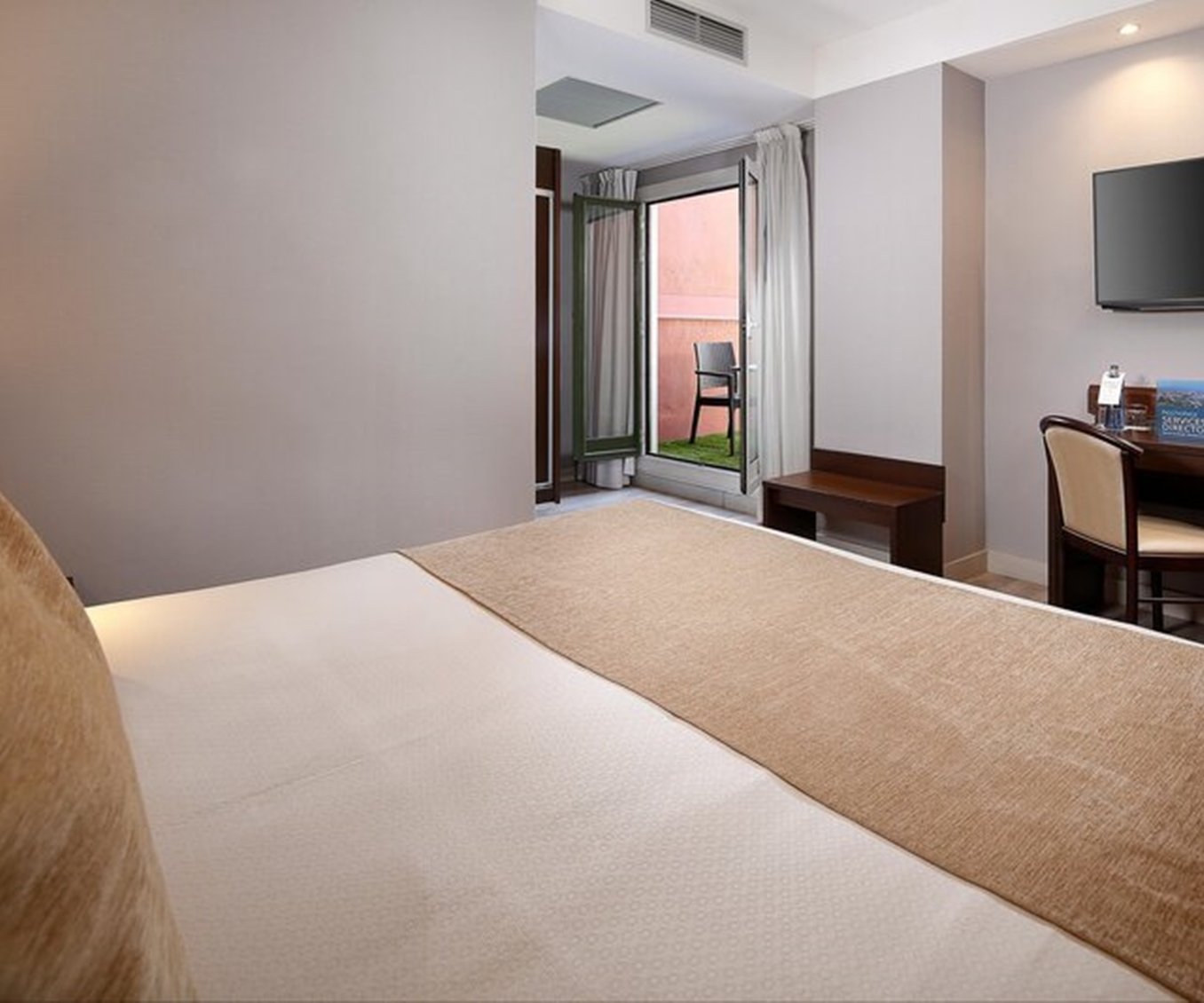 Hcc Taber Hotel 24/57