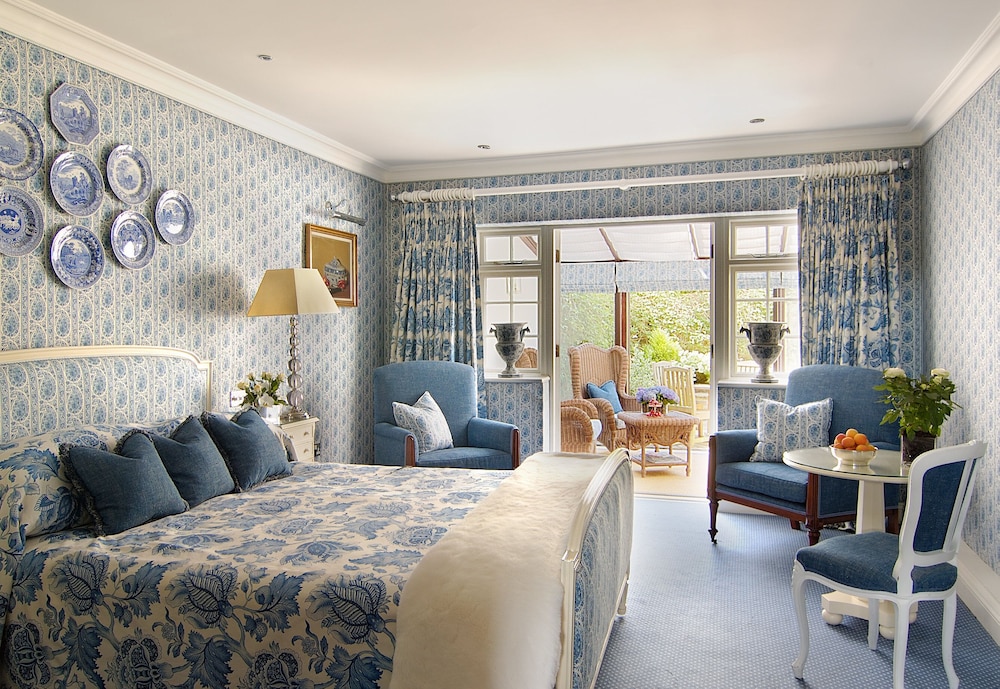 COURTYARD, SUITE