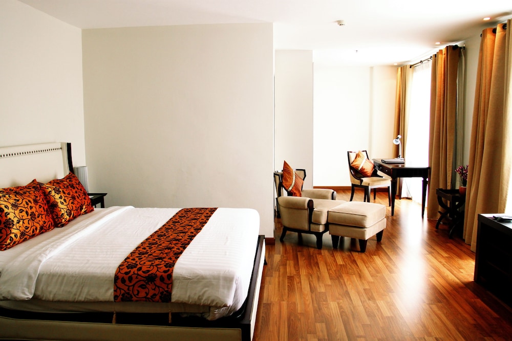 The Bless Hotel And Residence 16/80