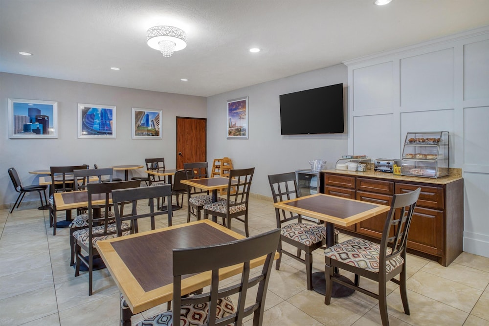 Best Western Champions Forest Inn and Suites 41/61