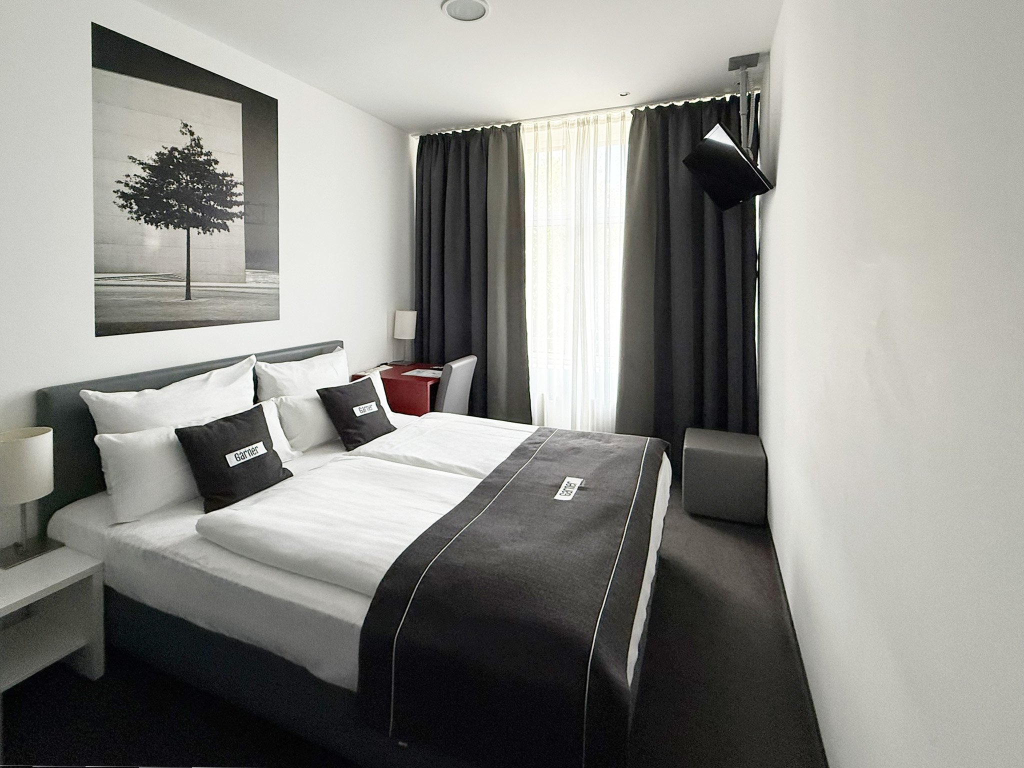 Standard, Garner Hotel Berlin - Gendarmenmarkt by IHG 5/10