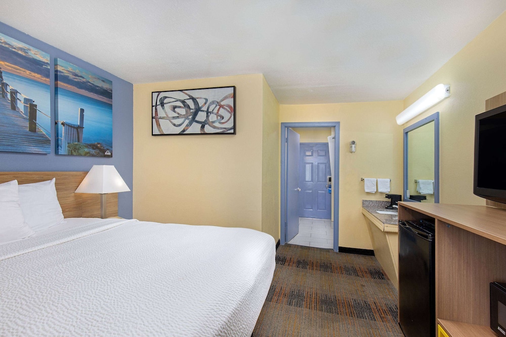 Days Inn by Wyndham Holladay 17/50