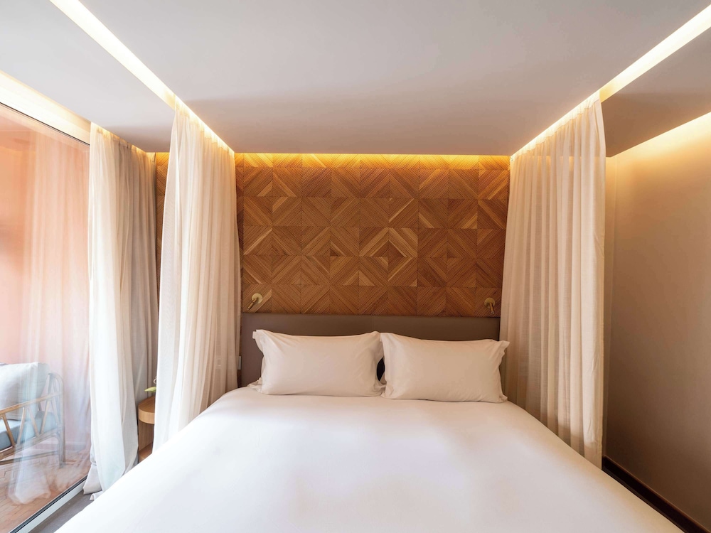 Contemporary, Deluxe, King Bed, Balcony