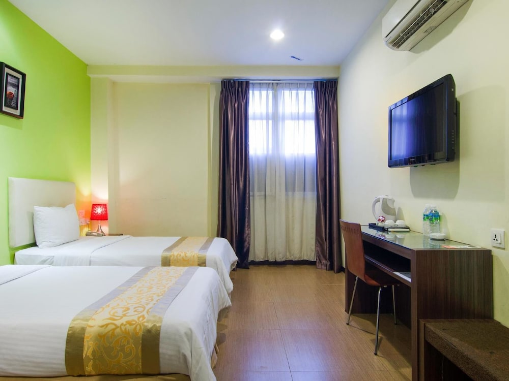 8 Days Boutique Hotel Mount Austin 39/57