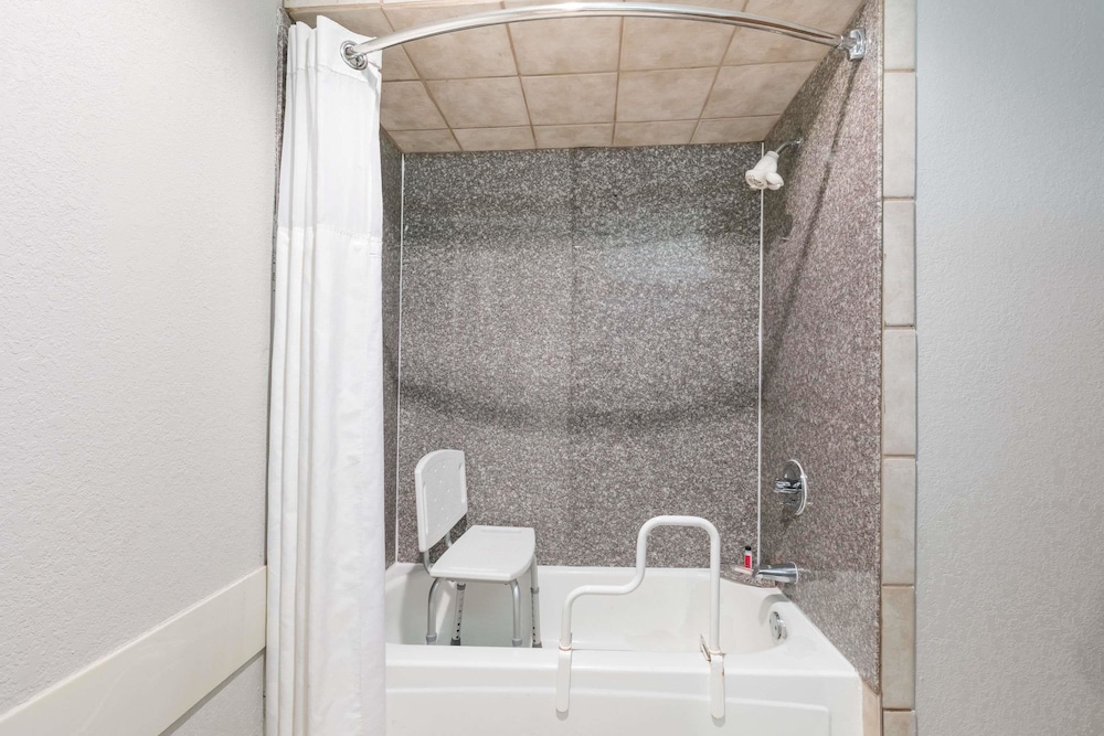 Ramada By Wyndham Oklahoma City Airport North 7/32