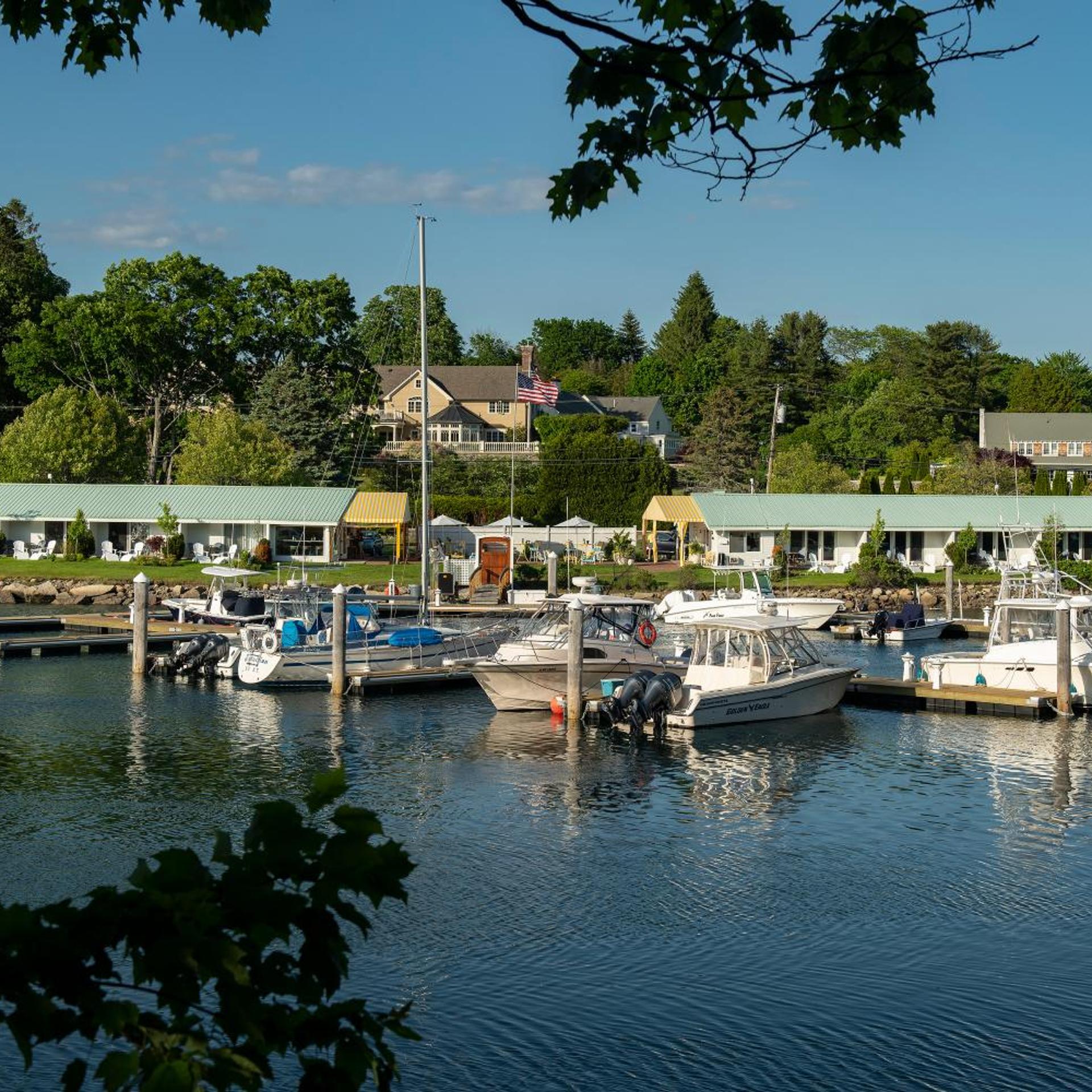 Yachtsman Hotel & Marina Club 53/60