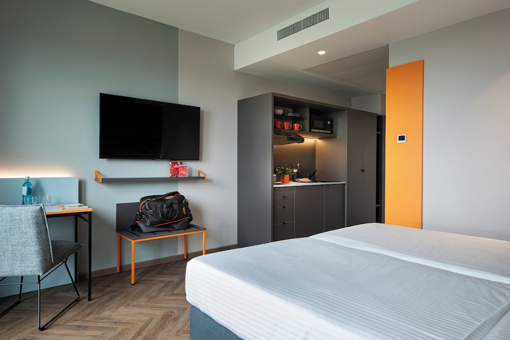 LOGINN Hotel Koln Airport 9/48