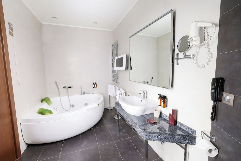 Deluxe, Suite, Double Bed, Mountain View, Sofa, Sauna