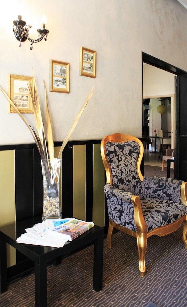 Adonis Sanary 26/51