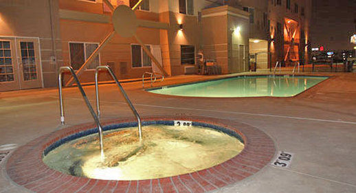 Holiday Inn Express Hotel Suites Bakersfield Central 69/71