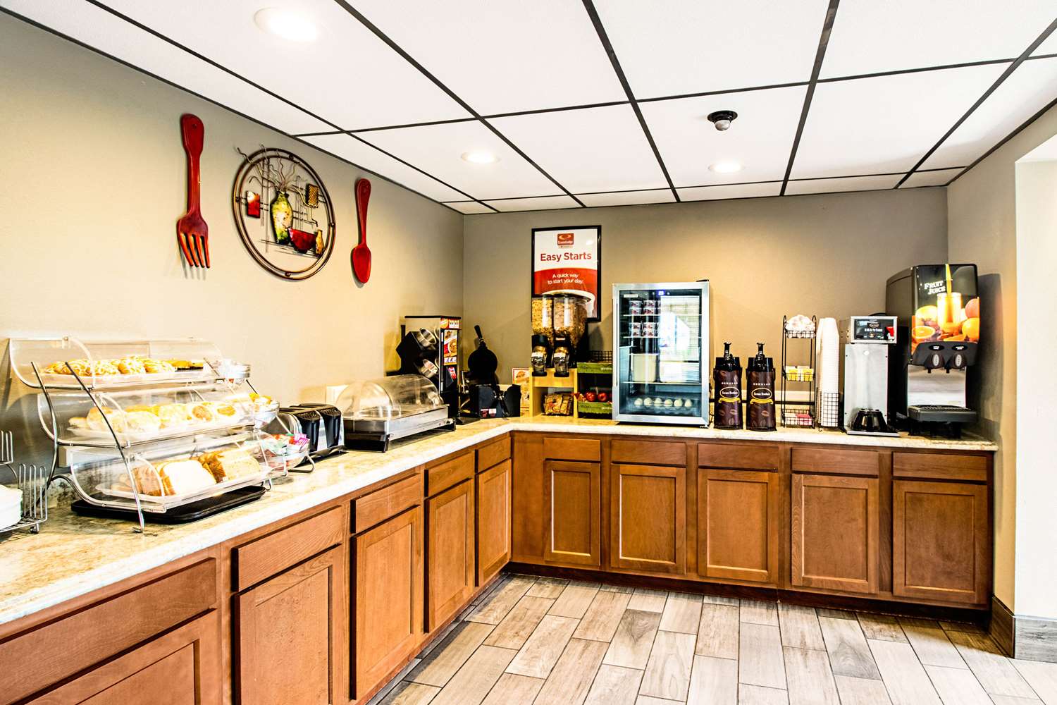 Econo Lodge Watertown, SD 4/16