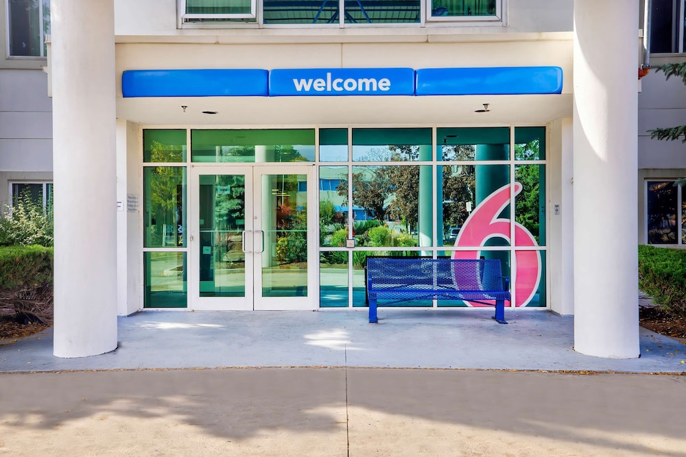 Motel6 Burlington On - Toronto West - Oakville in BURLINGTON - ONTARIO