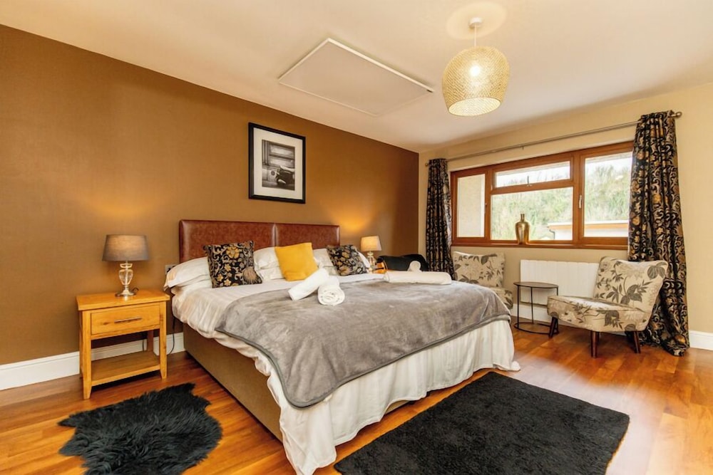 The Gower Hotel 5/50