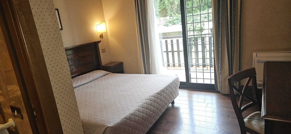 ROOM, DOUBLE BED, ACCESSIBLE