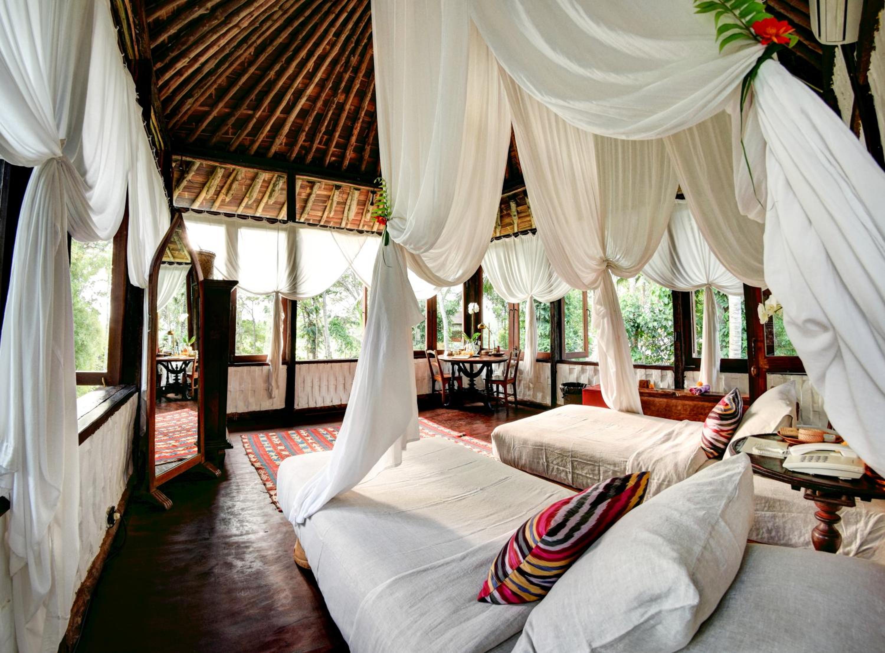2 Bedrooms, House