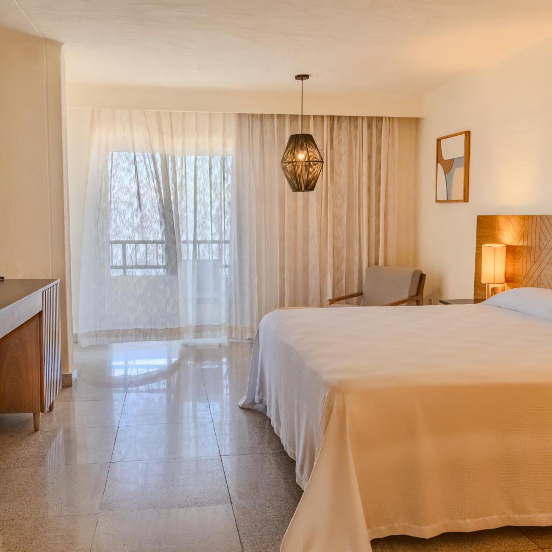 Room, Double or Twin Bed, Pool View
