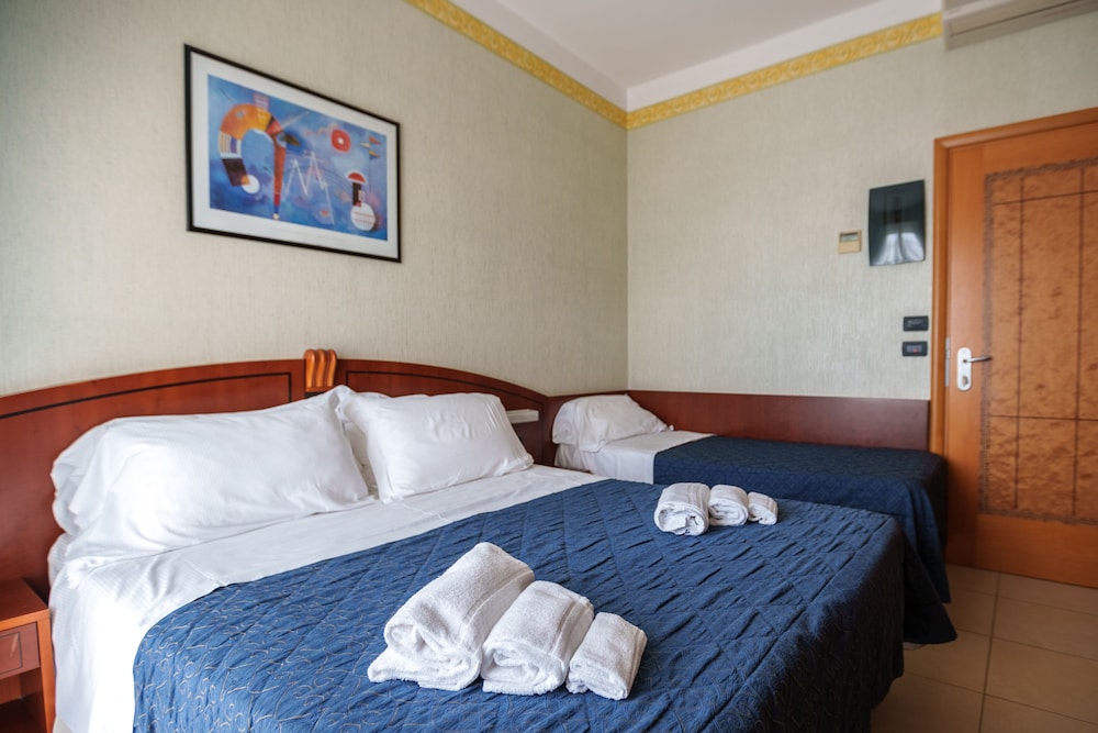 ROOM, QUADRUPLE, BALCONY