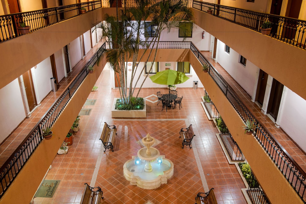 Hotel Del Gobernador 38/50