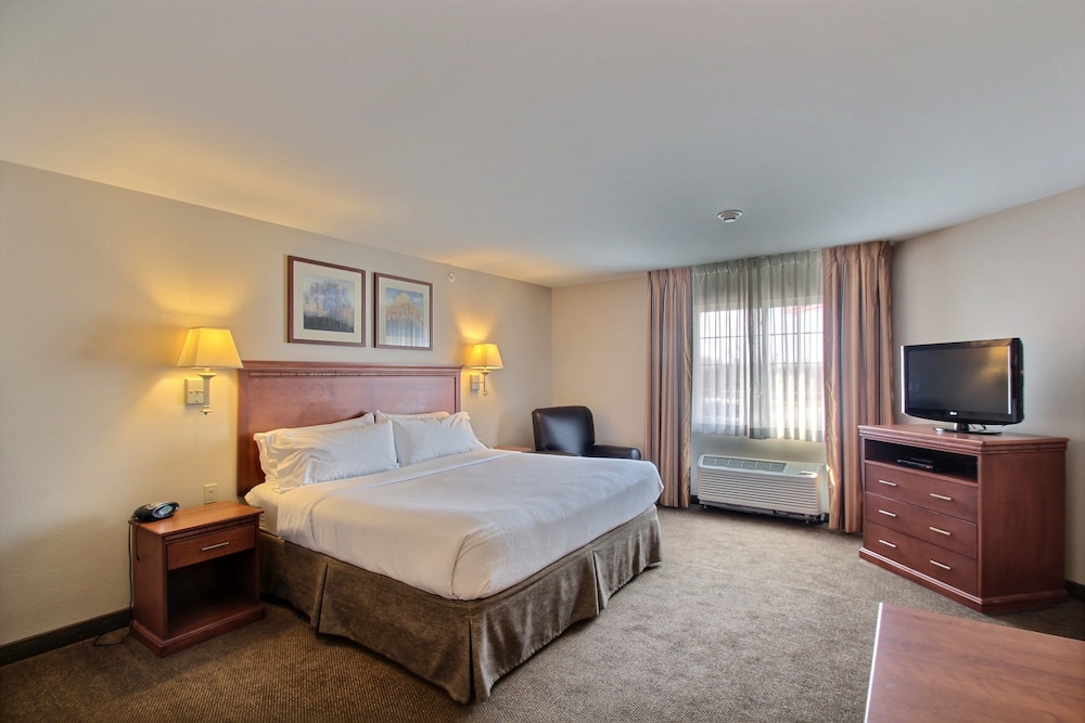 Candlewood Suites Milwaukee Airport-Oak Creek 24/73