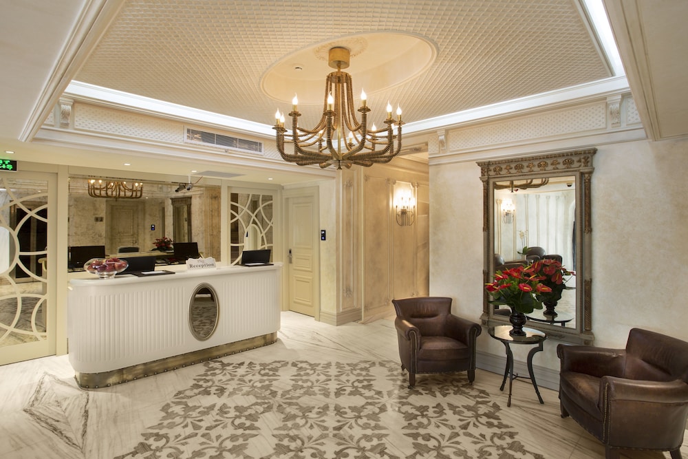 TAXIM LOUNGE HOTEL 10/58
