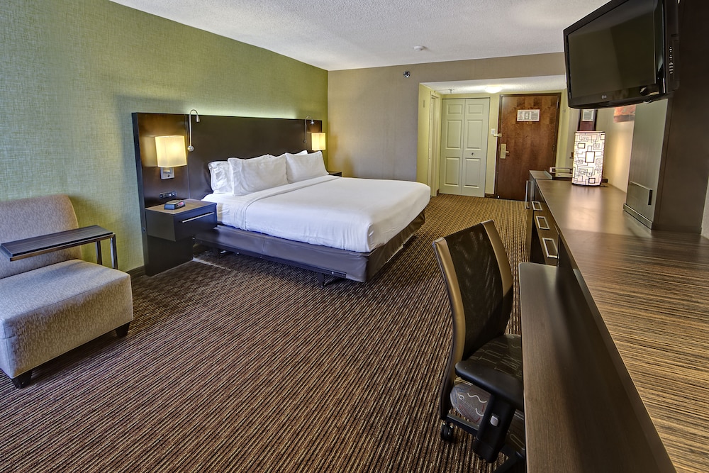 Clarion Hotel & Suites Conference Center Memphis Airport 4/31