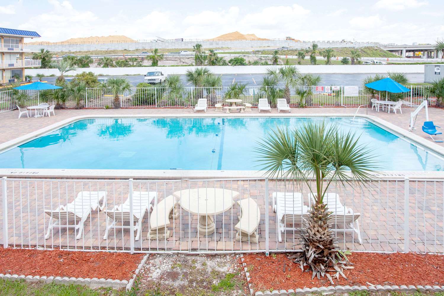 Days Inn By Wyndham Orlando Downtown 6/9