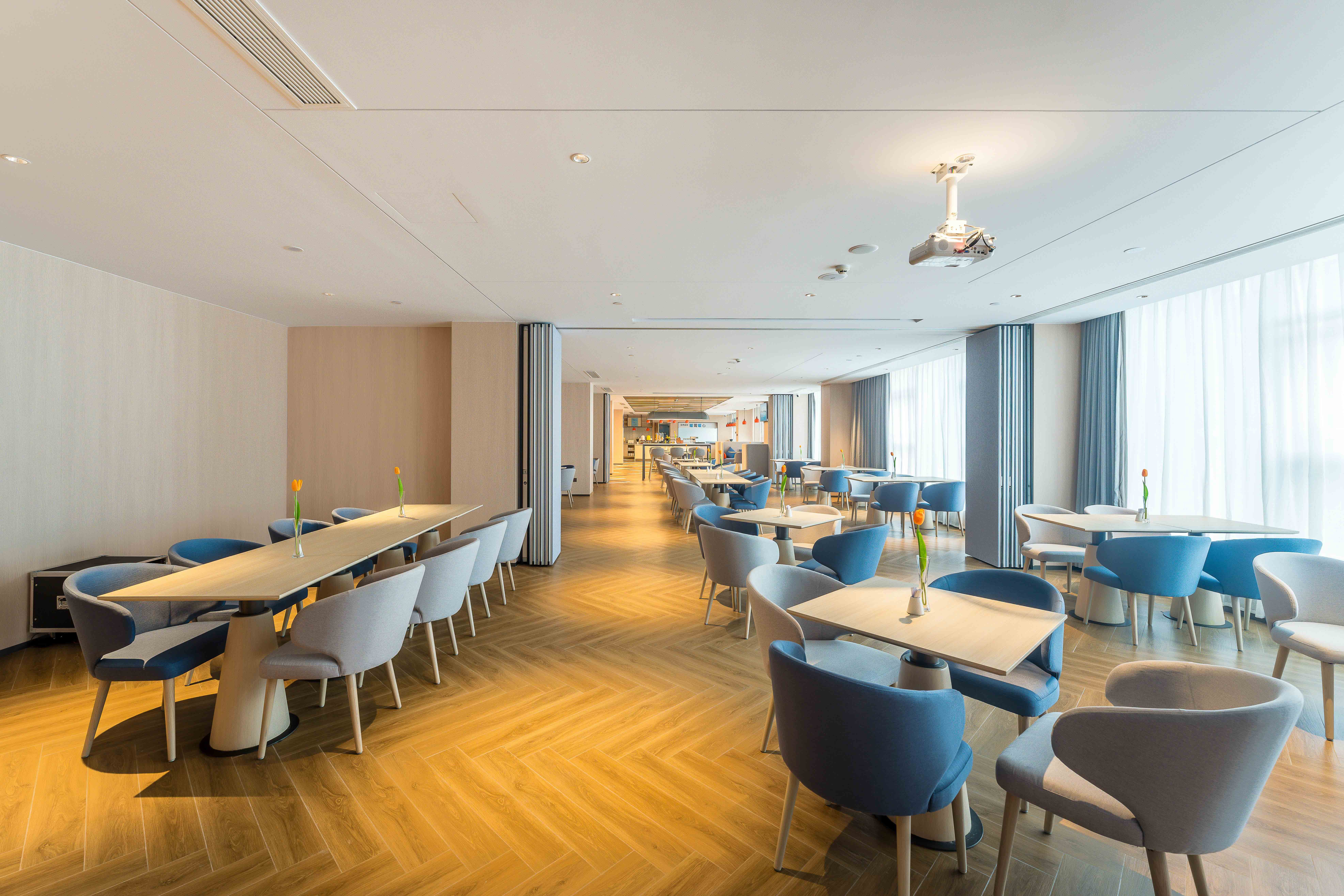 Holiday Inn Express Hangzhou Airport 22/26