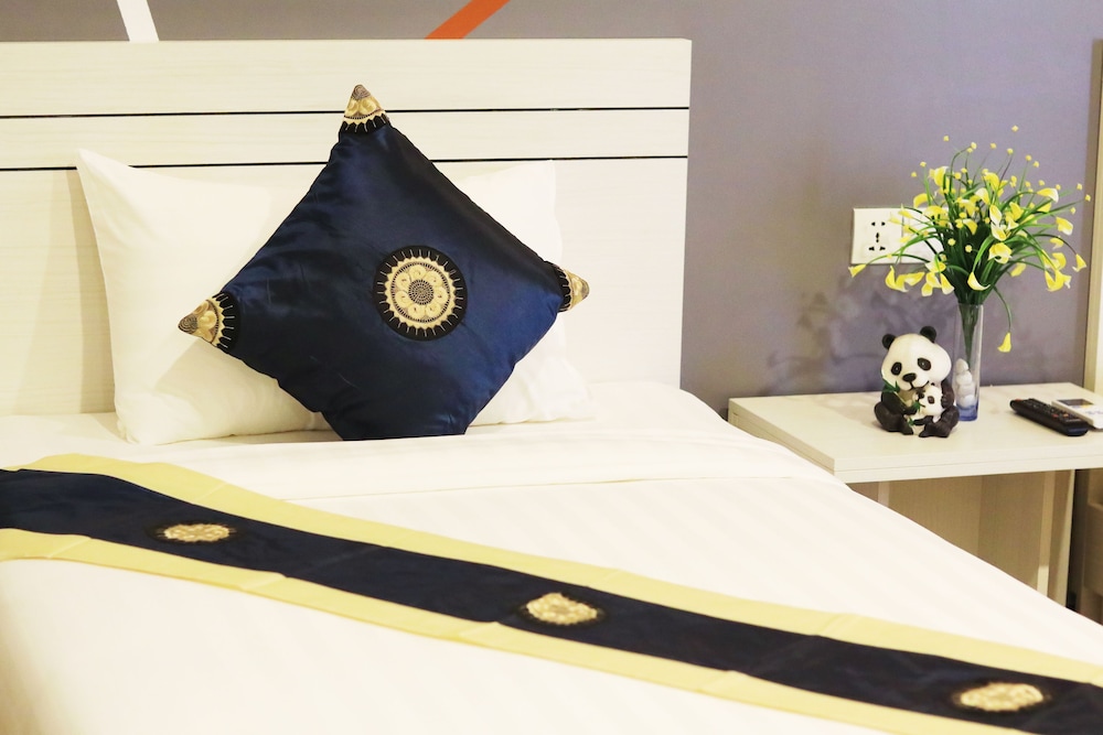 The Panda Hotel 23/55