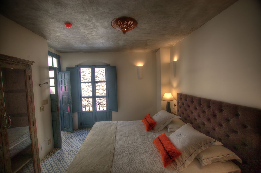 THE RIAD 1/28