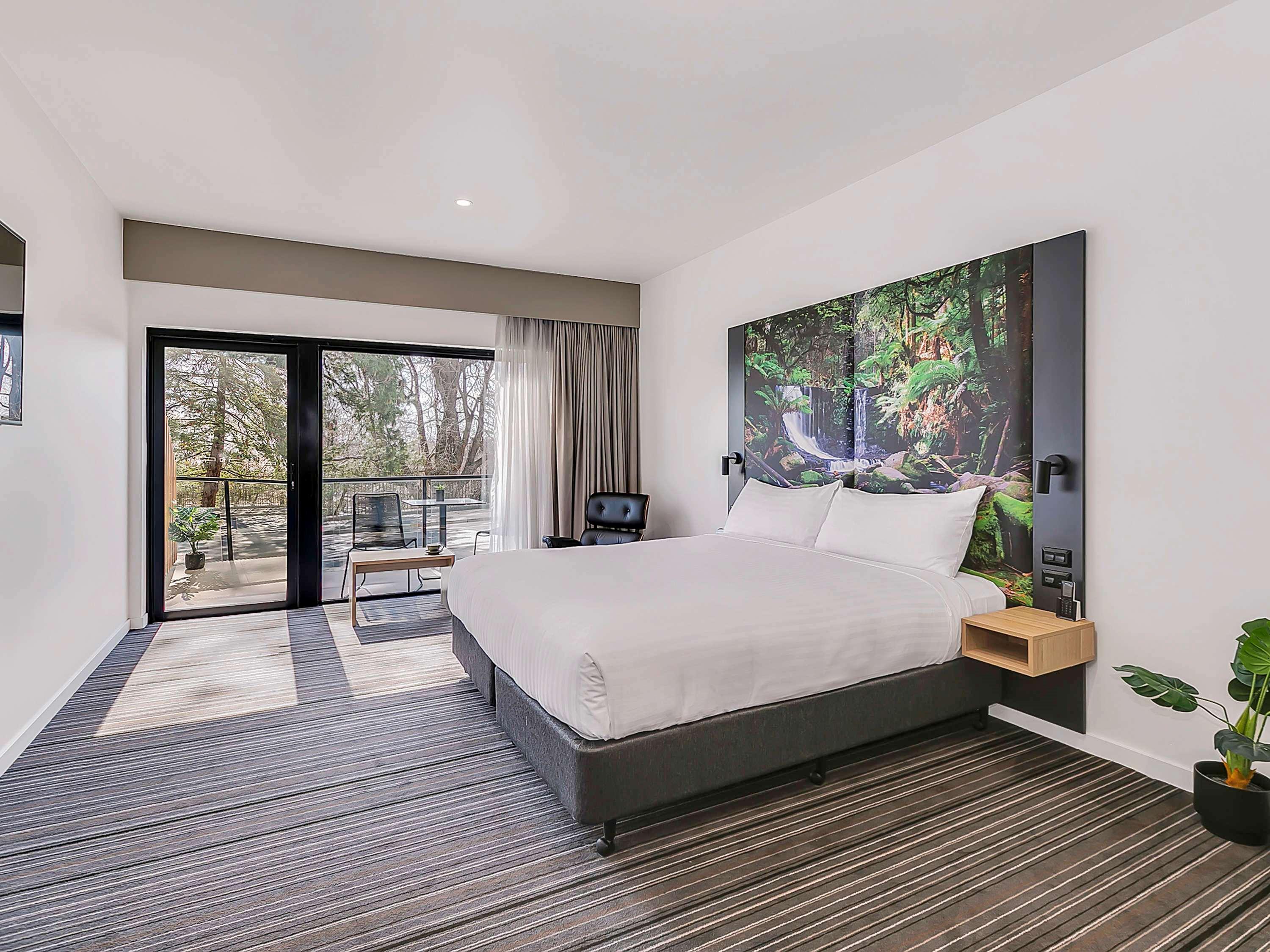 PREMIUM, KING BED, WITH VIEW
