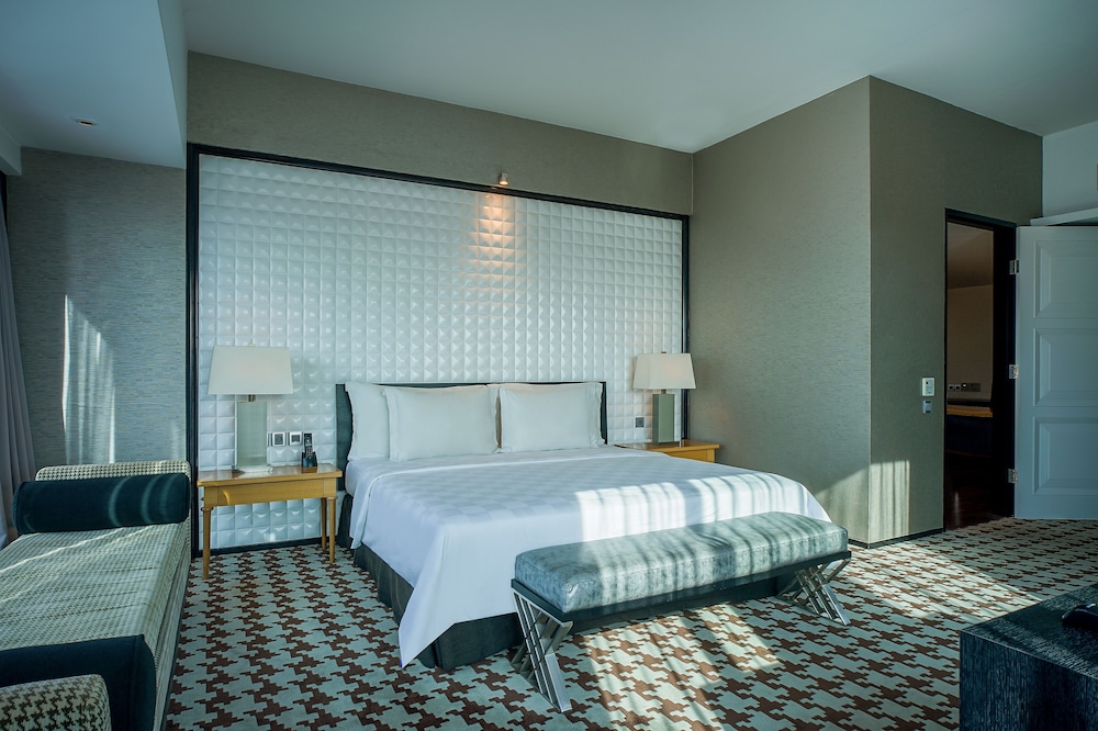 ARTOTEL TS Suites Surabaya 10/34