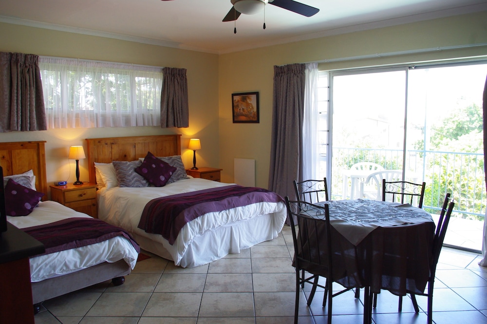 STANDARD, DOUBLE OR TWIN BED, BALCONY