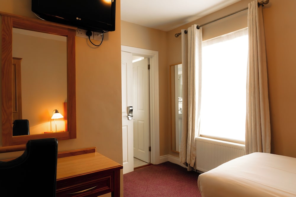 ROOM, SINGLE