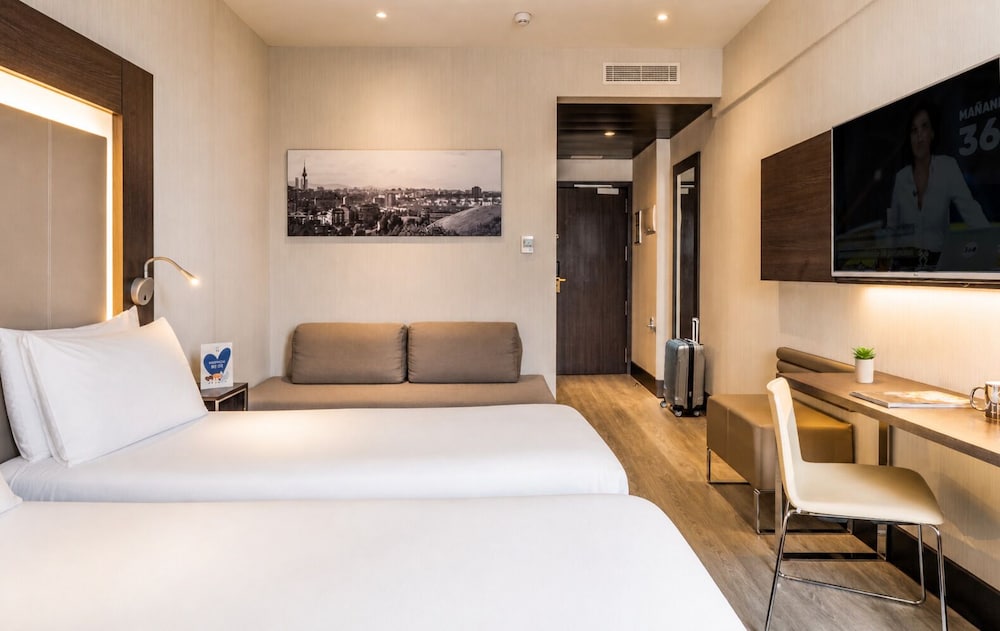 STANDARD, TWIN BEDS, SOFA