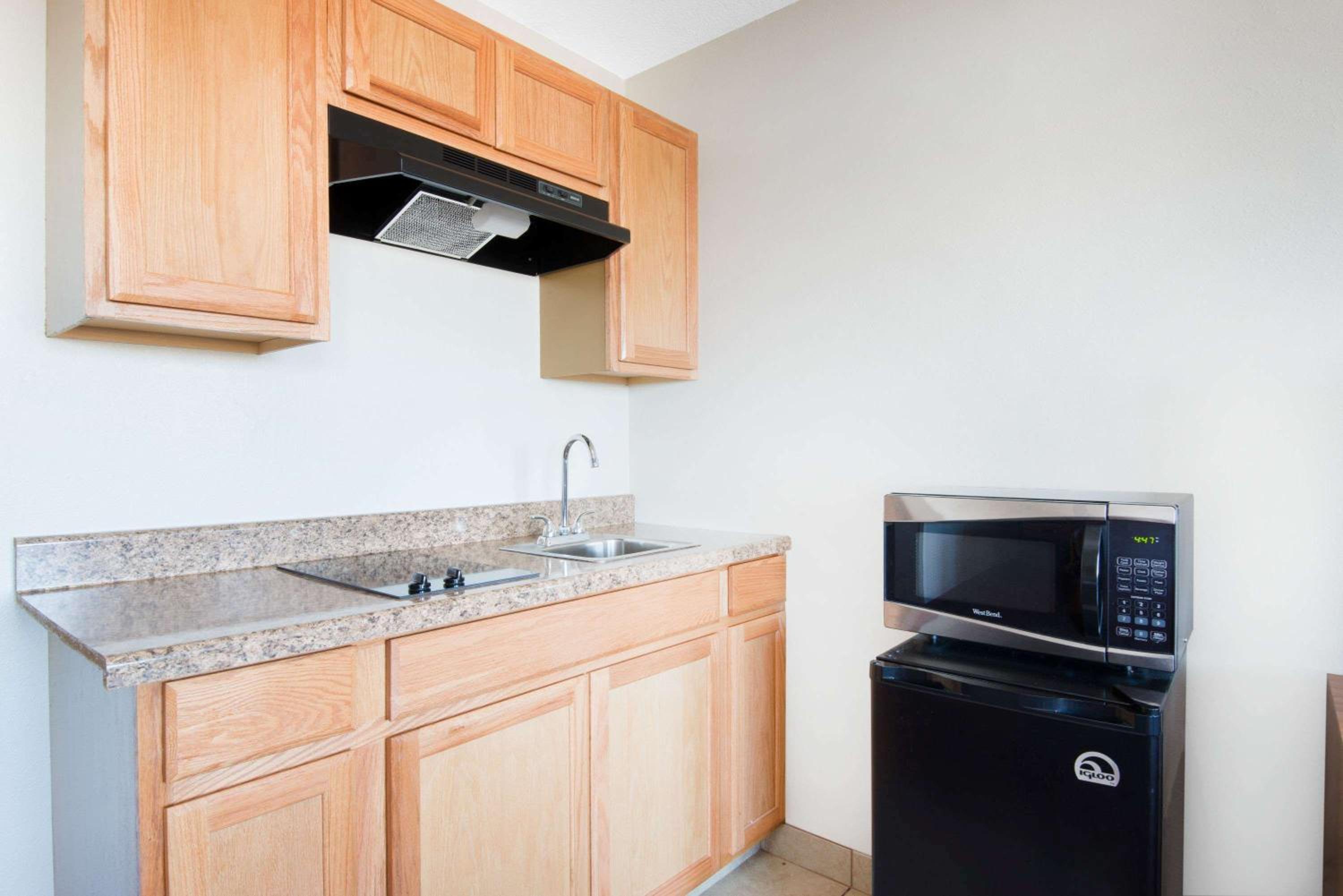 Hawthorn Suites by Wyndham Albuquerque 36/36