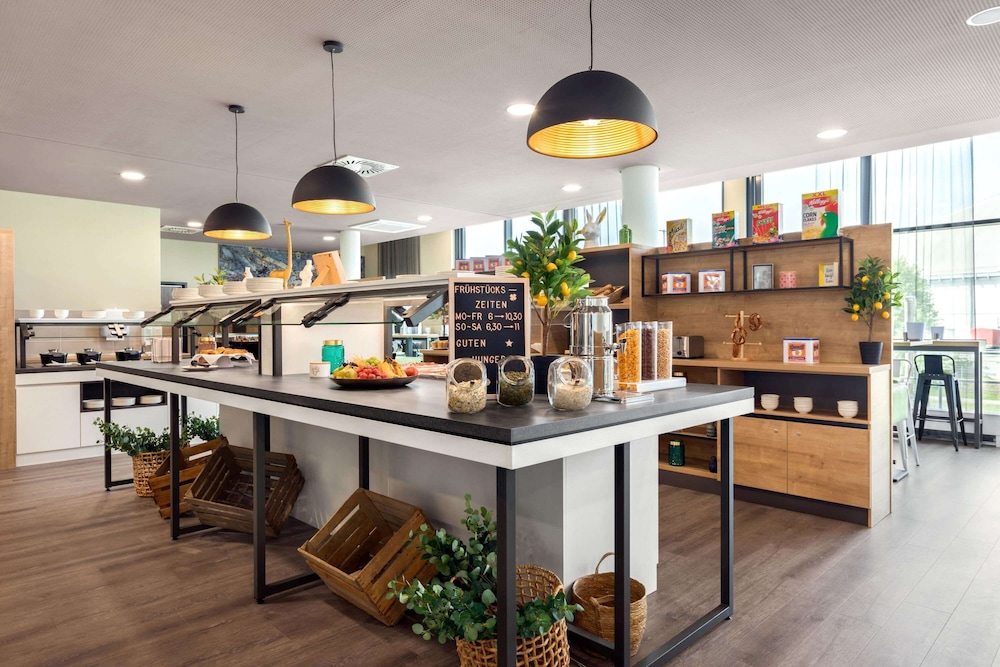 Super 8 By Wyndham Oberhausen 28/36