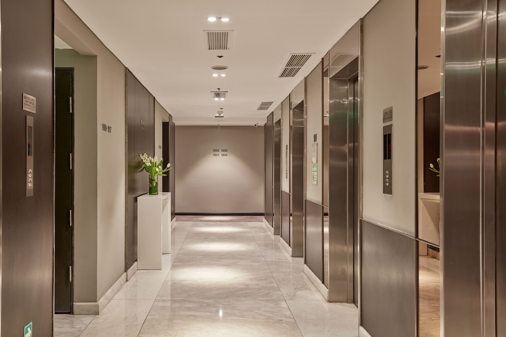 F1 Hotel Manila BGC 58/65