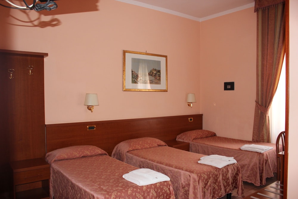 Aristotele Hotel 25/50