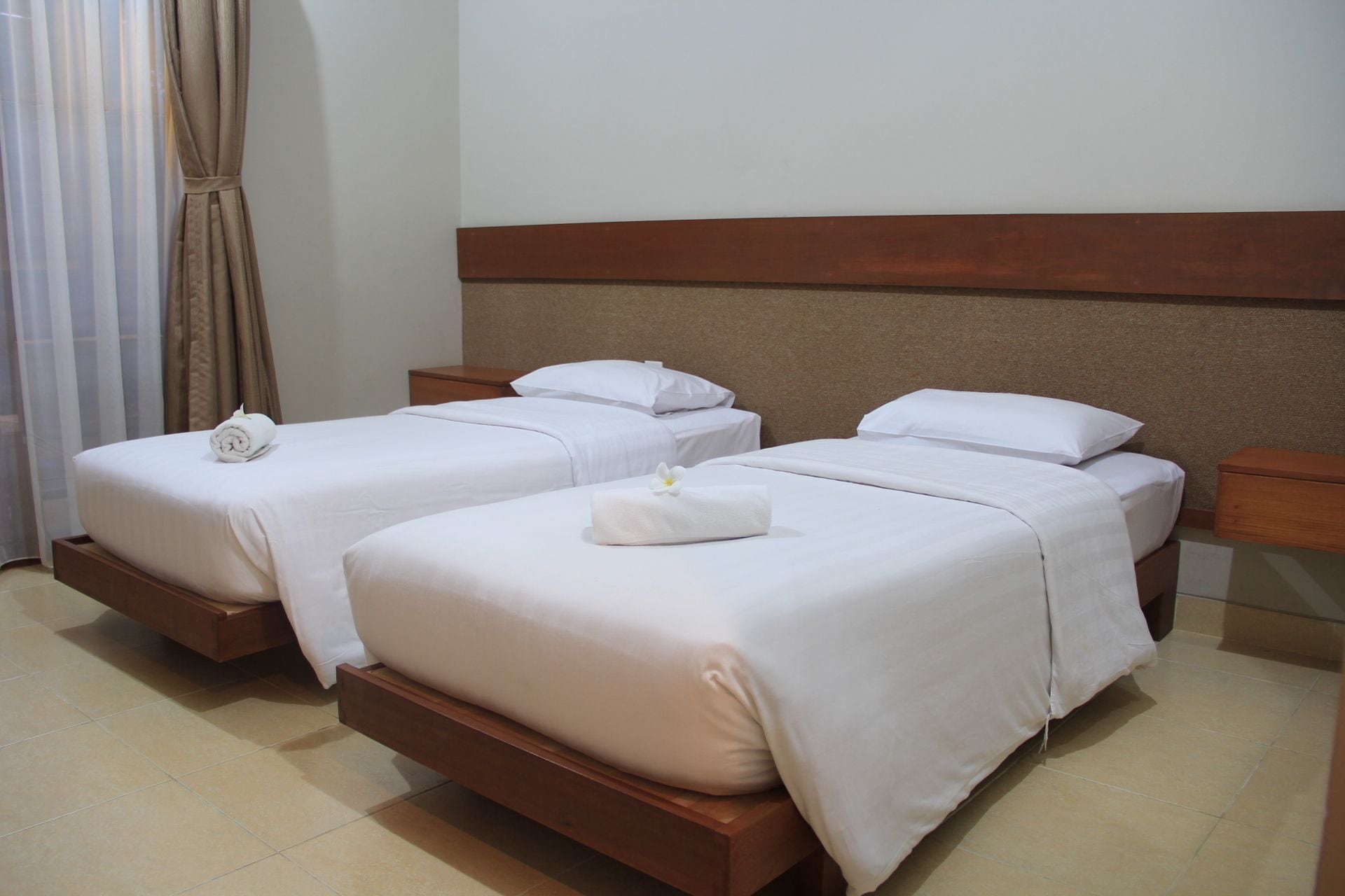 SUPERIOR, TWIN BEDS
