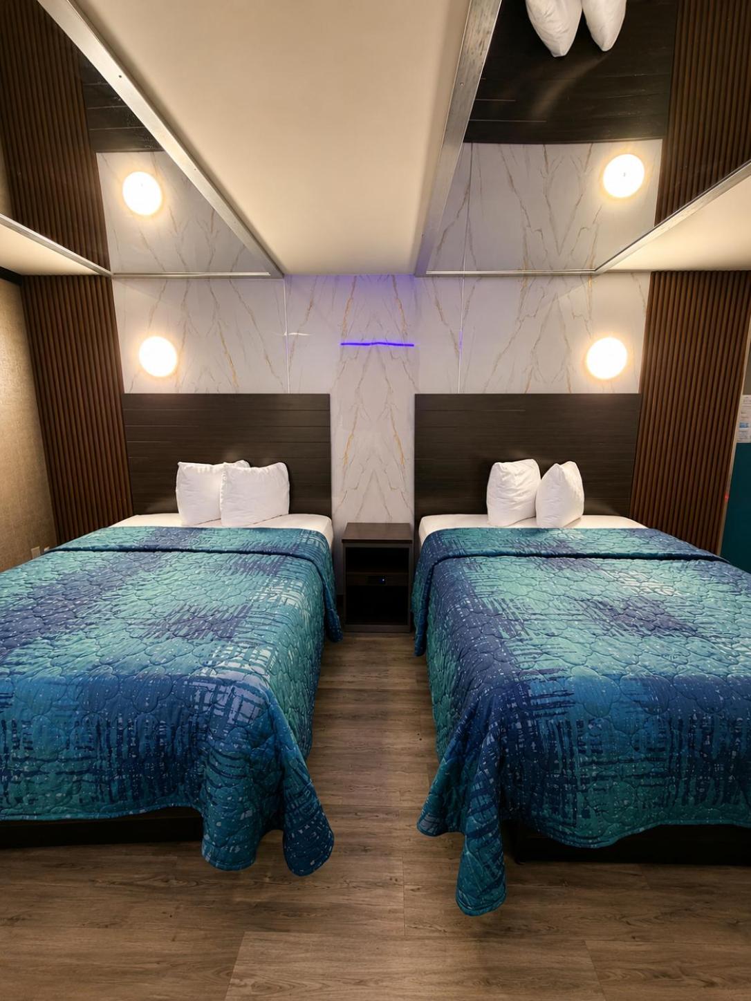 Hotel OPUS Bronx Near Bay Plaza Mall 21/46