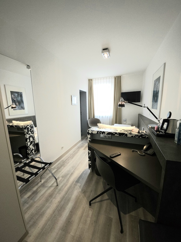 Hotel Amadeus 62/72
