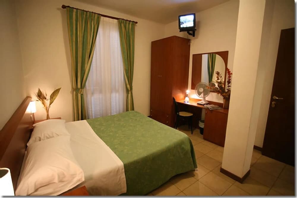 Hotel Paradiso 25/40