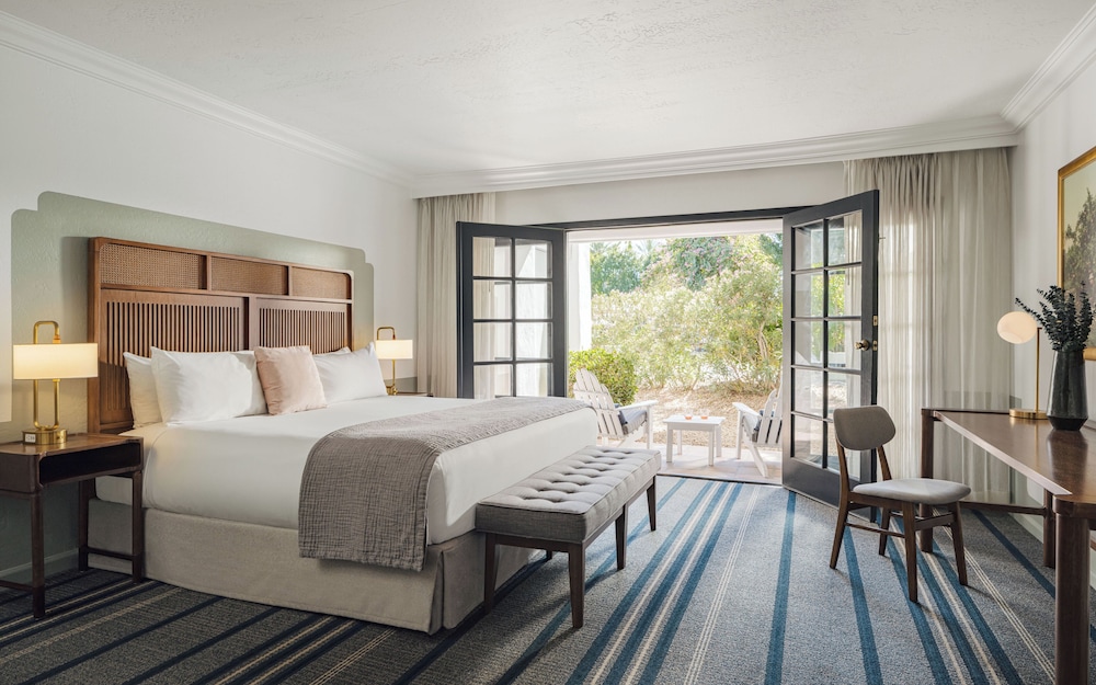 Room, King Bed, Lagoon View