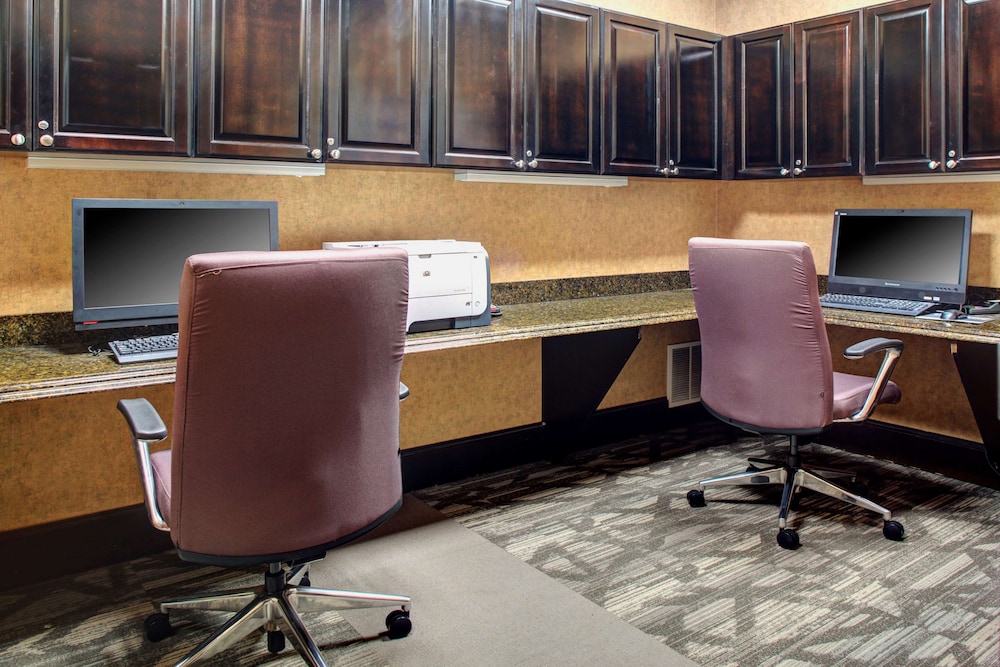 Hampton Inn Suites Boerne 54/63