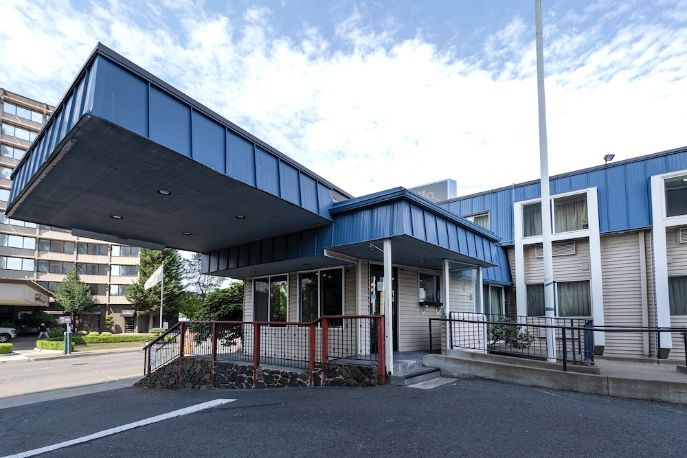 District Hotel 41/50
